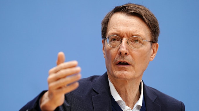 Karl Lauterbach (SPD), Bundesminister für Gesundheit, äußerte sich in der Bundespressekonferenz am 14. Januar 2022 zur aktuellen Corona-Lage.