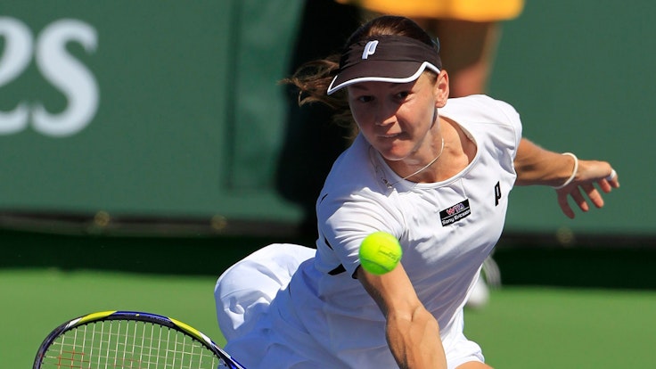 Tennisspielerin Renata Voracova mit Schläger in einem Match.