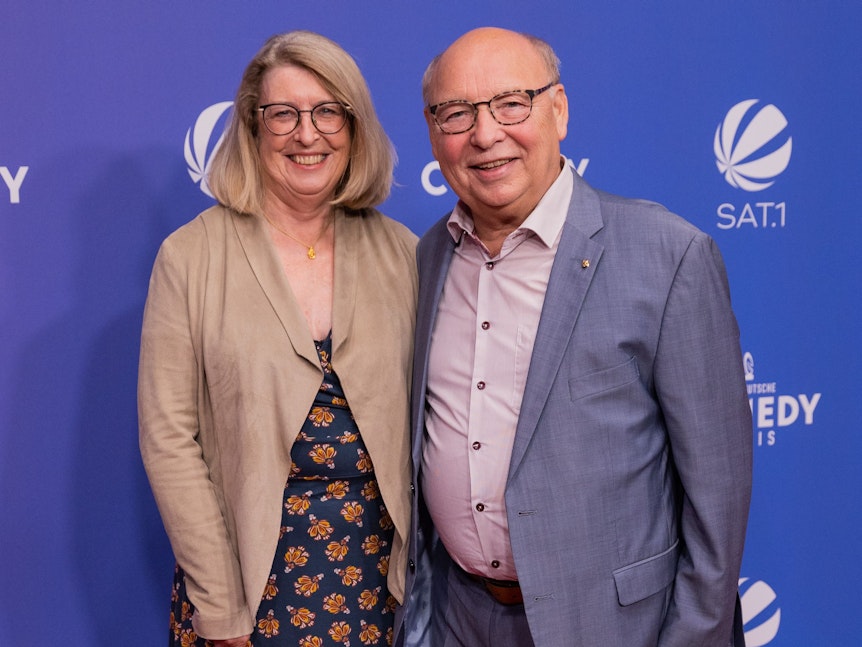 Hans-Joachim Heist und seine Frau Karin kommen über den Roten Teppich zur Verleihung des «Deutschen Comedypreises».