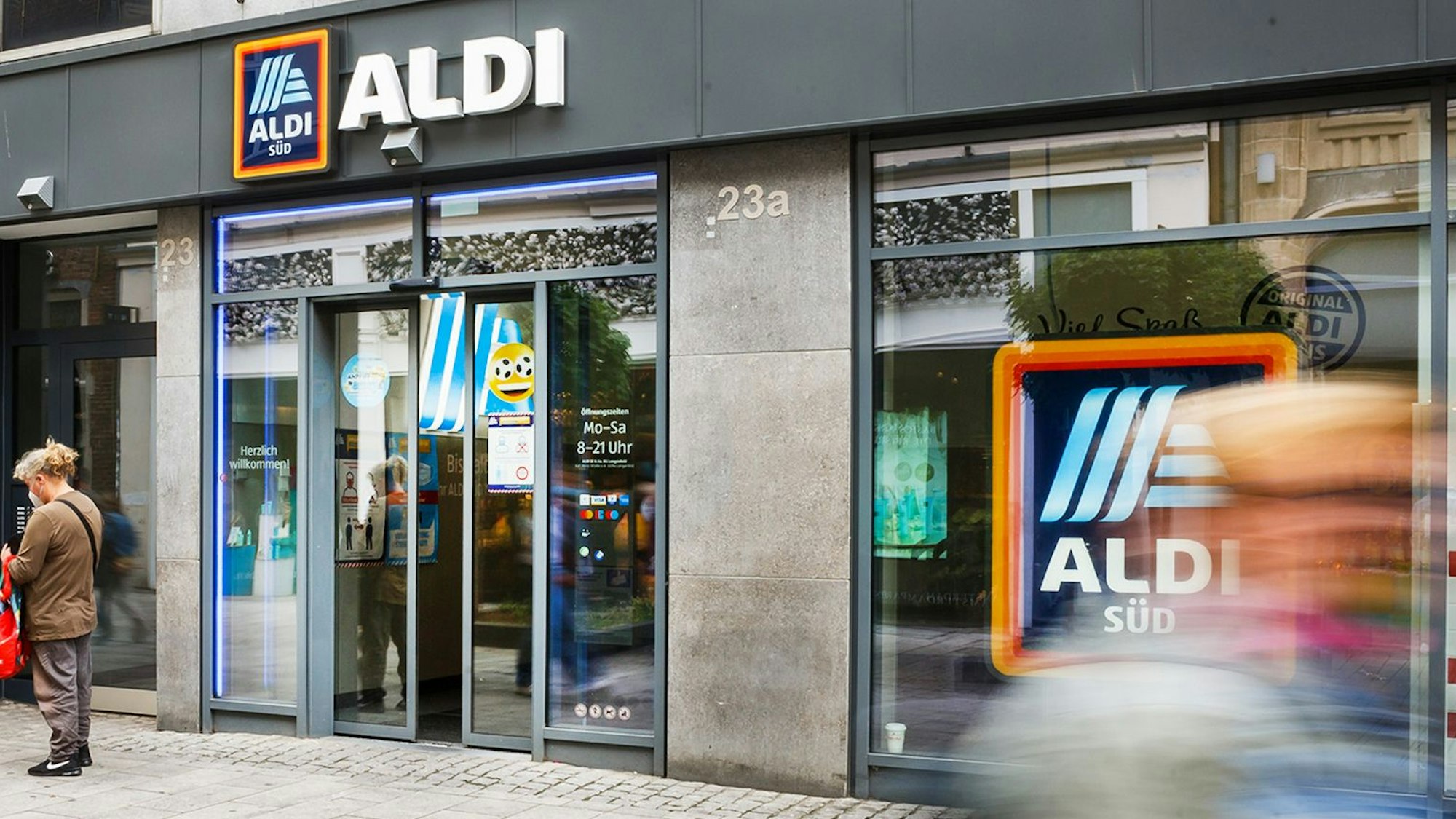 Die ALDI SÜD Filiale in der Düsseldorfer Altstadt. Das Symbolbild wurde am 5. Juli 2021 aufgenommen.