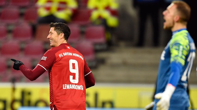 Robert Lewandowski bejubelt sein 300. Tor in der Bundesliga