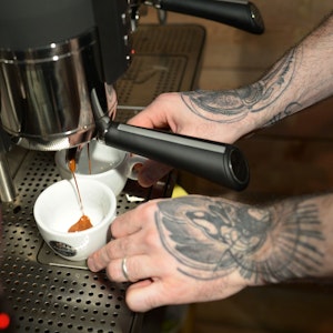 Die Stiftung Warentest hat Kaffeebohnen für Vollautomaten getestet. Unser Symbolfoto wurde währen der Spezialitätenkaffeemesse „Kaffeecampus“ 2014 in Berlin aufgenommen.