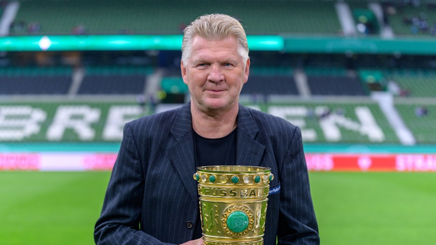 Stefan Effenberg präsentiert den DFB-Pokal
