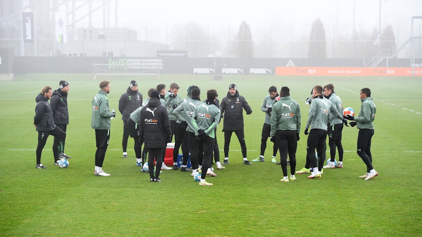 Die Mannschaft von Borussia Mönchengladbach tritt am Mittwoch (19. Januar 2022) im Achtelfinale des DFB-Pokals bei Zweitligist Hannover 96 an. Das Foto zeigt eine Trainingseinheit der Fohlen am 13. Januar 2022.