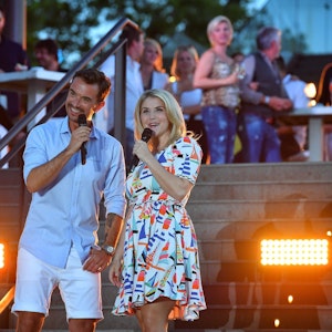 Florian Silbereisen und Beatrice Egli bei der "Schlager am Meer - Die KLUBBB3 Strandparty" auf Mallorca, am 12. August 2017, 20.15 Uhr im MDR-Fernsehen.