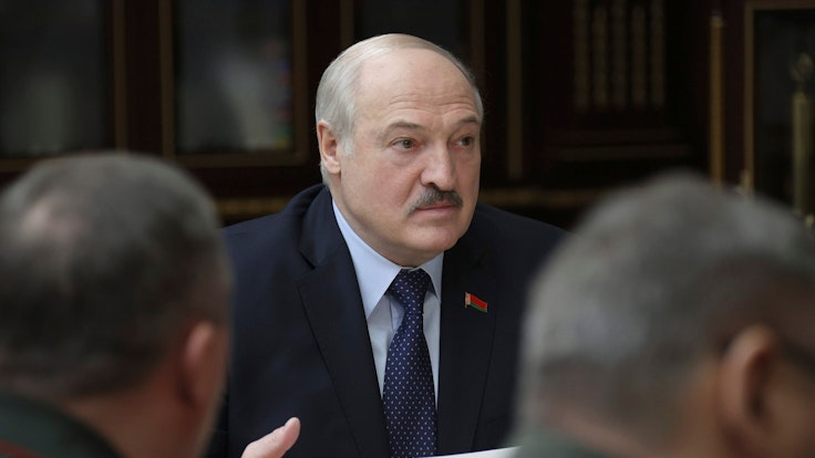 Alexander Lukaschenko, Präsident von Belarus, nimmt an einer Sitzung mit hochrangigen Militärs teil (17. Januar 2022).