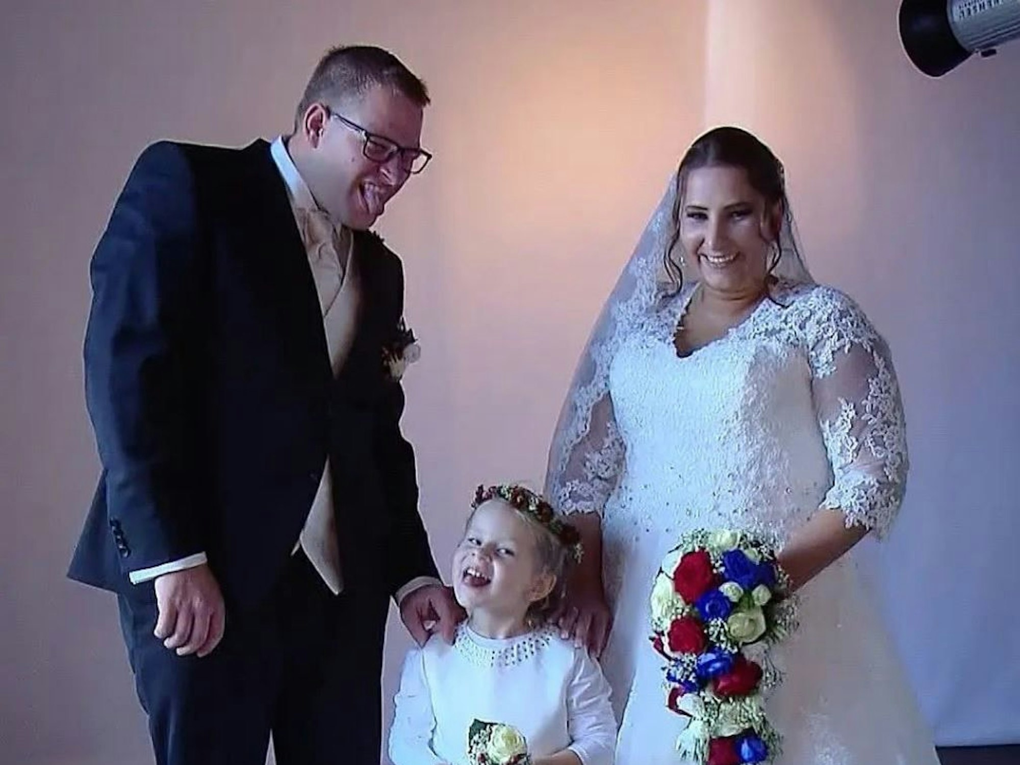 Braut Anna, Nils und die kleine Luisa bei „4 Hochzeiten“.