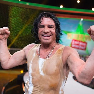 Sänger Costa Cordalis posiert nach der RTL-Show „Ich bin ein Star – Lasst mich wieder rein!“ als Sieger.