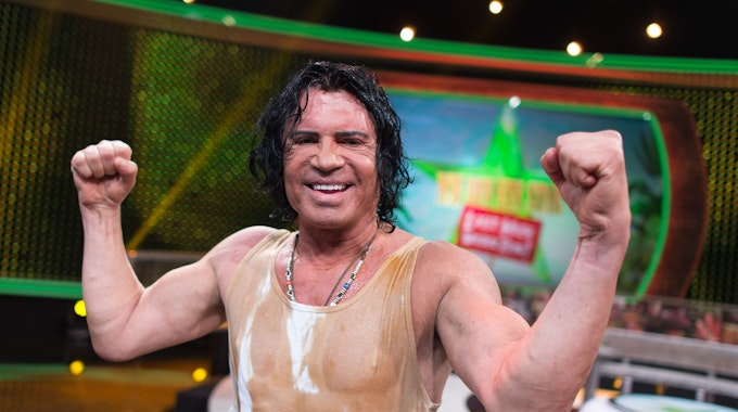 Sänger Costa Cordalis posiert nach der RTL-Show „Ich bin ein Star – Lasst mich wieder rein!“ als Sieger.