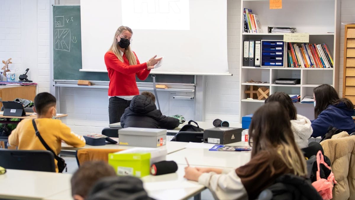 Osnabrück: Eine Lehrerin unterrichtet in einem Klassenraum der Möser-Realschule am Westerberg.&nbsp;