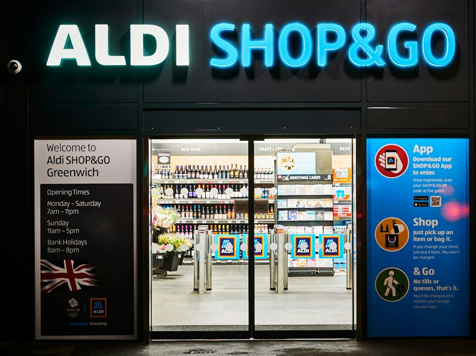 Der Eingang des neuen Aldi Shop&Go-Stores in London