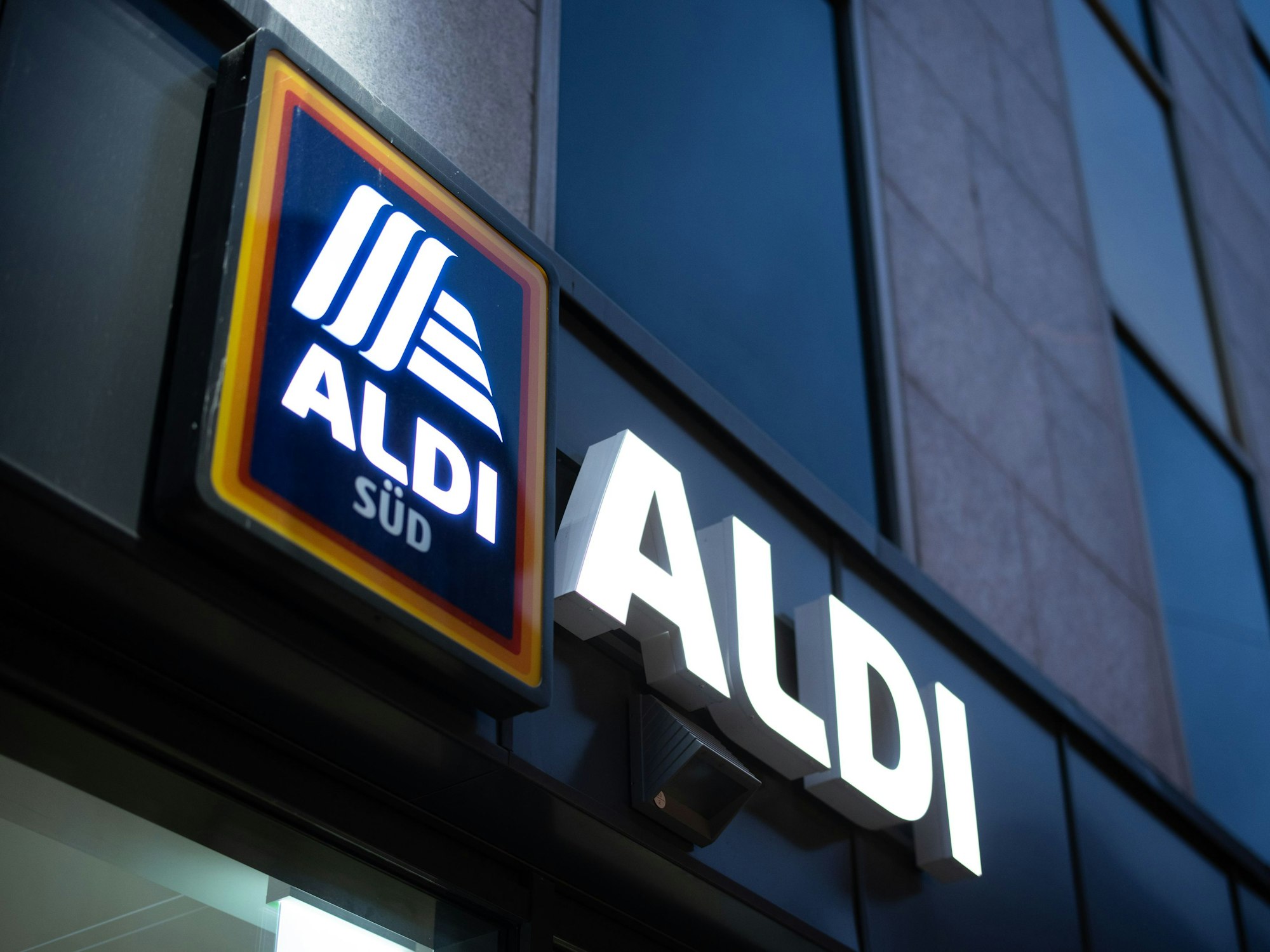 Eine Aldi-Filiale in Düsseldorf (undatiertes Foto). Müssen Supermärkte eine Kundentoilette zur Verfügung stellen?