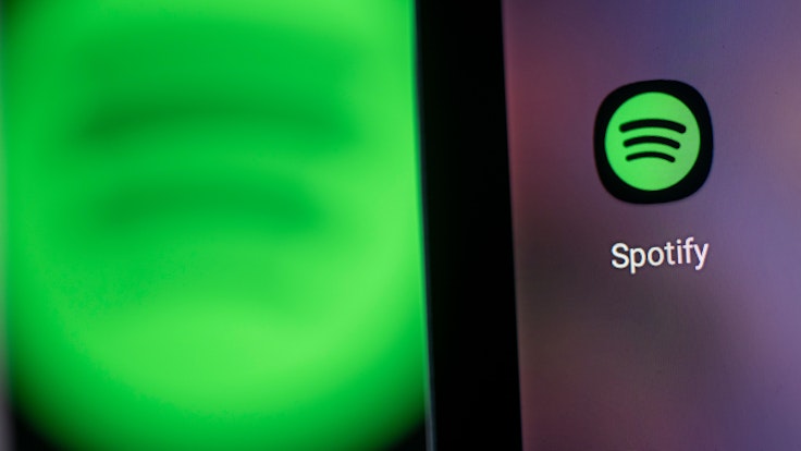 Das Spotify-Logo auf einem Handy-Bildschirm.