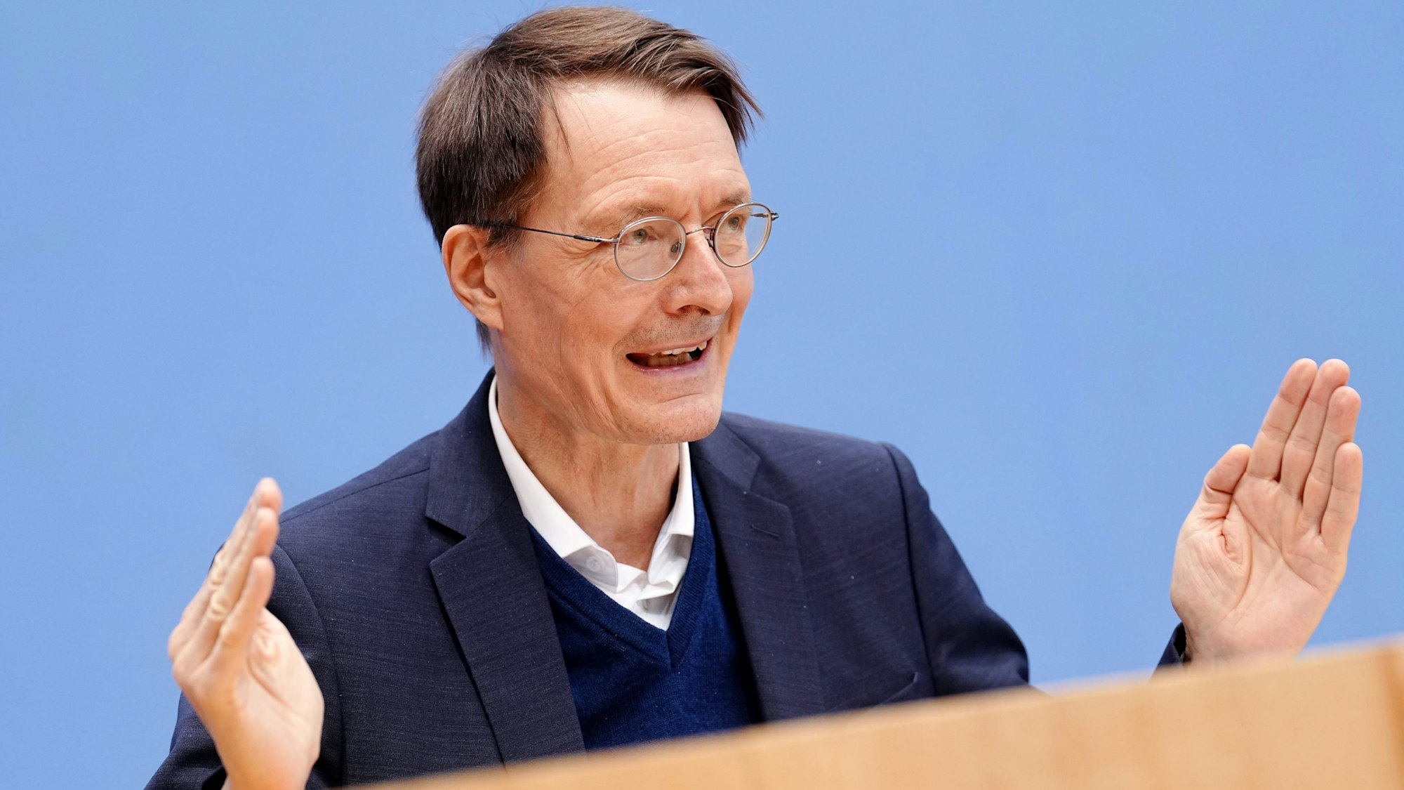 Karl Lauterbach (SPD), Bundesminister für Gesundheit, äußert sich im Januar 2022 in der Bundespressekonferenz zur aktuellen Corona-Lage.