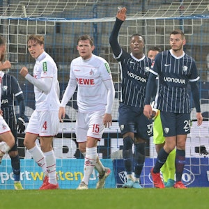 Timo Hübers jubelt für den 1. FC Köln gegen den VfL Bochum.