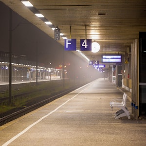 Menschenleer ist am frühen Morgen ein Bahnsteig im Hauptbahnhof von Hannover.
