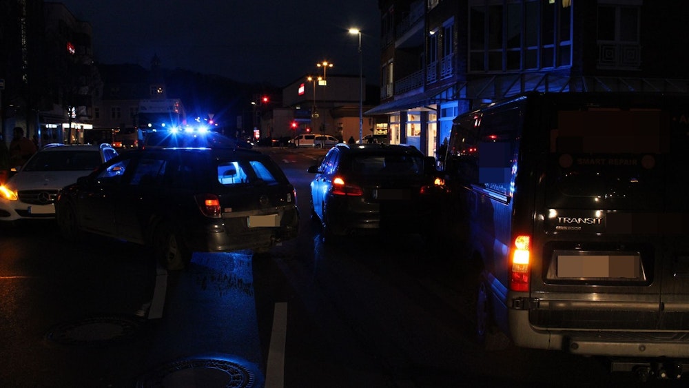 Die verunglückten Autos am frühen Morgen in Eitorf.