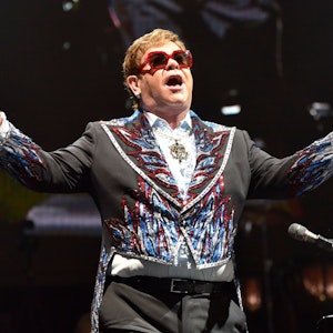 Elton John muss erneut Konzerte absagen. Er ist an Corona erkrankt.