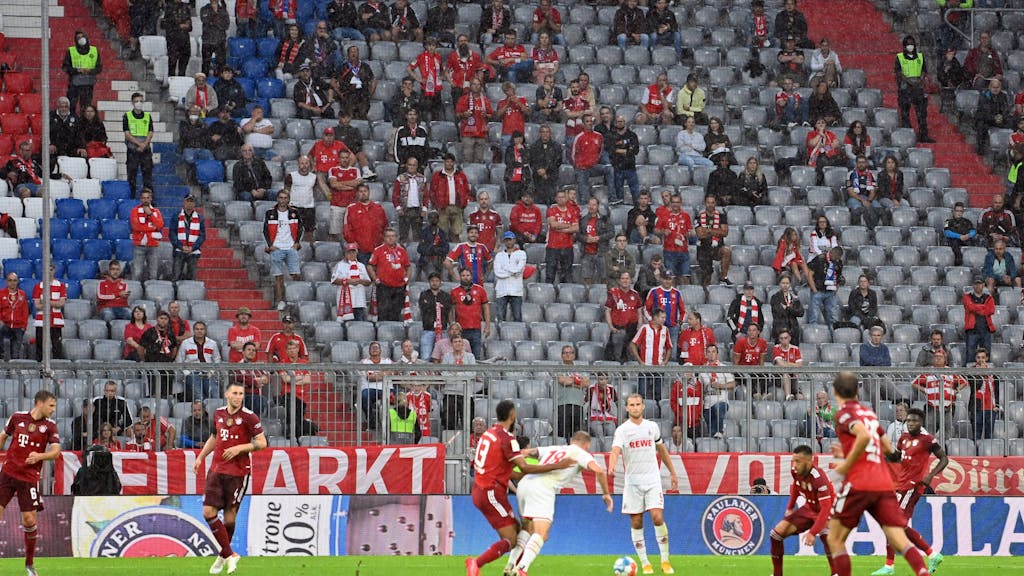 Bayerische Staatsregierung verkündet Rückkehr der Fans. Allianz-Arena wieder mit bis zu 10.000 Fans.&nbsp;&nbsp;