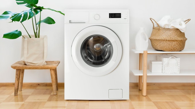Auch Waschmaschinen sollten regelmäßig gereinigt werden, damit sie nicht anfangen zu müffeln.