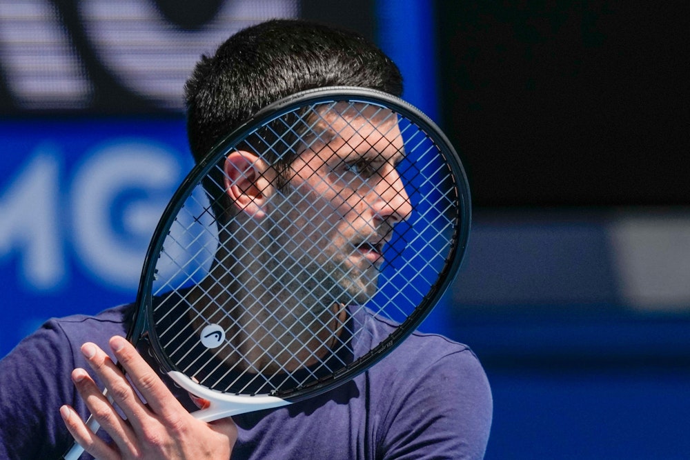 Tennis-Star Novak Djokovic trainiert.