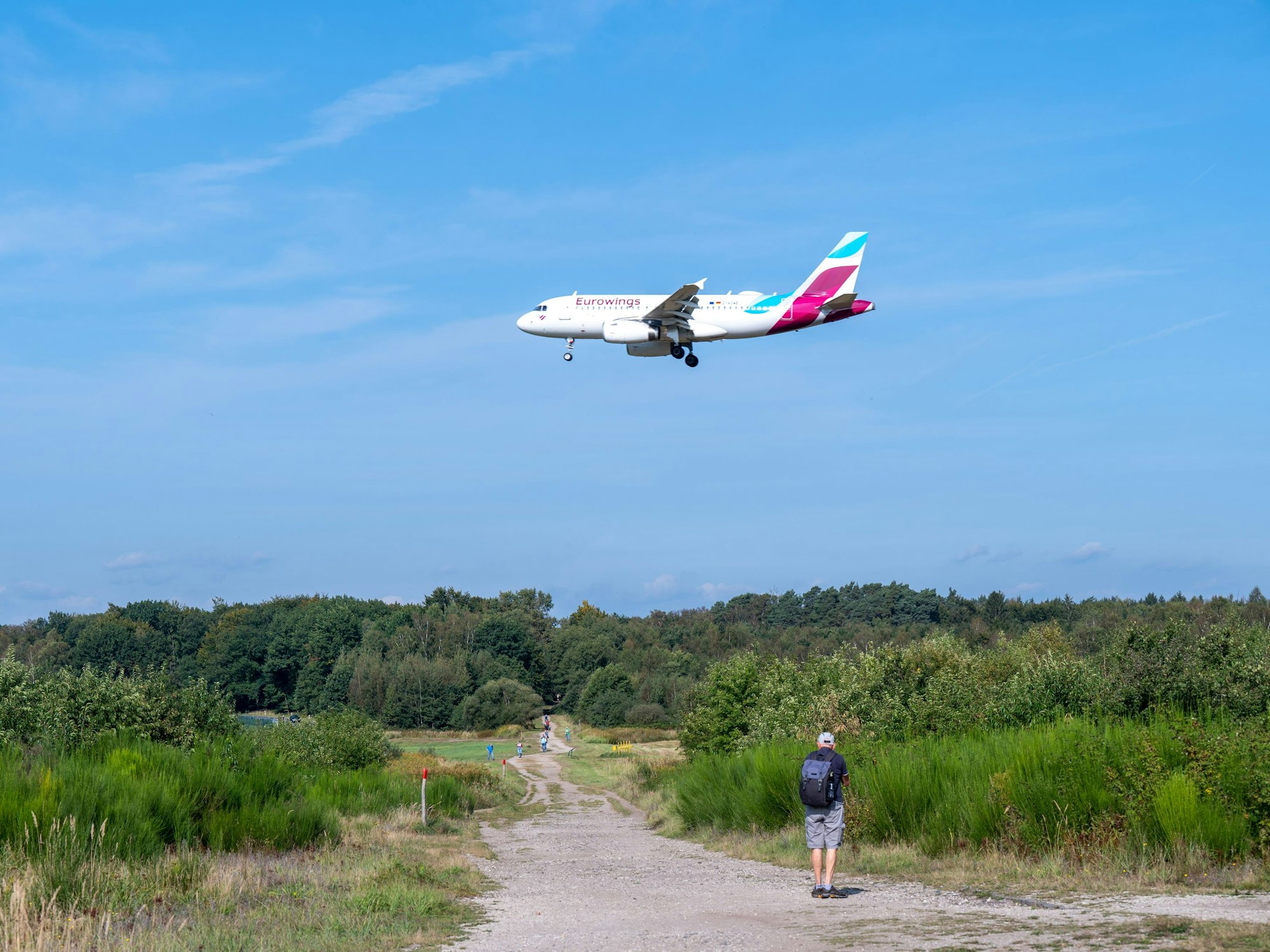 Köln: Flugzeug von Eurowings im Landeanflug über der Wahner Heide. Foto von Uwe Weiser