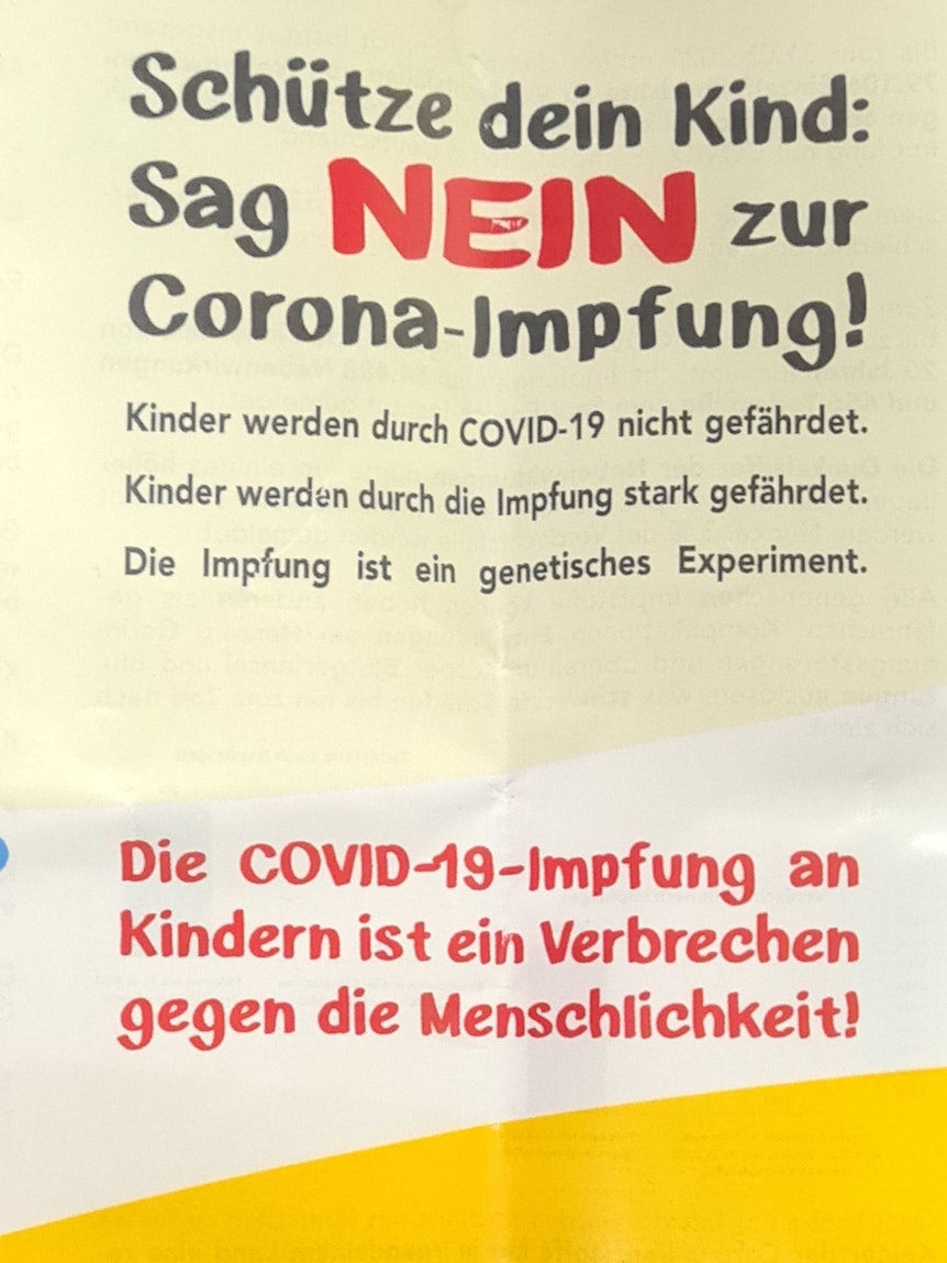 Ein Flyer mit dem Aufruf „Sag nein zur Corona-Impfung“