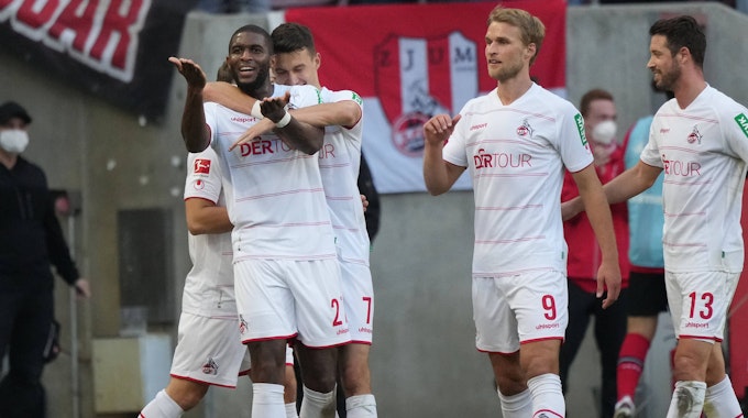 Anthony Modeste jubelt für den 1. FC Köln gegen Bayer Leverkusen.