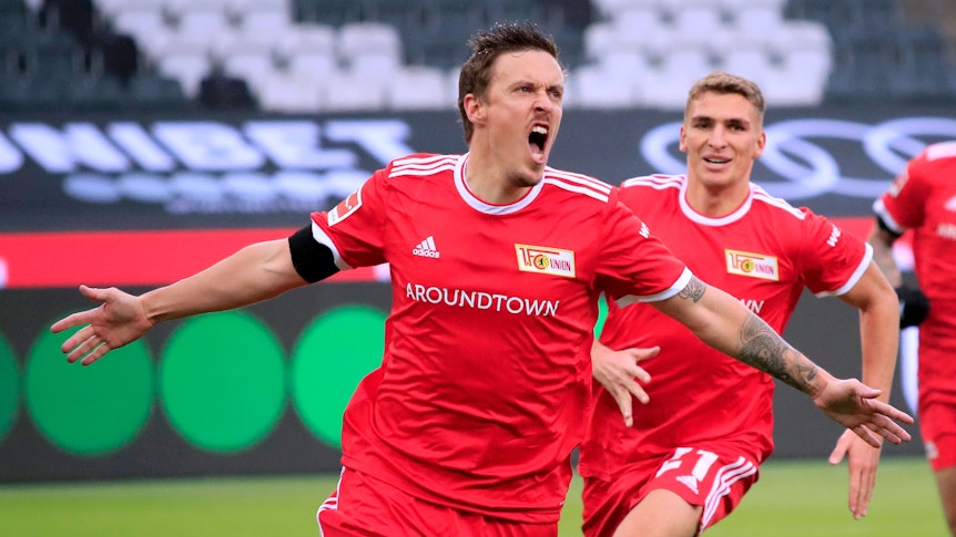 Max Kruse jubelt über sein Tor gegen Borussia Mönchengladbach