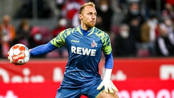Marvin Schwäbe spielt für den 1. FC Köln gegen Borussia Mönchengladbach.