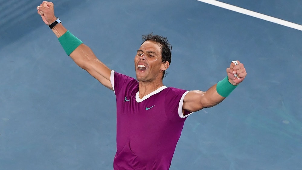 Rafael Nadal jubelt nach seinem Sieg.