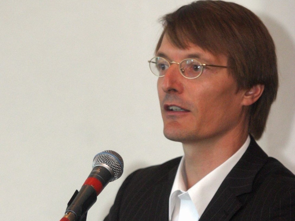 Prof. Dr. Karl Lauterbach 2005 bei einer Rede