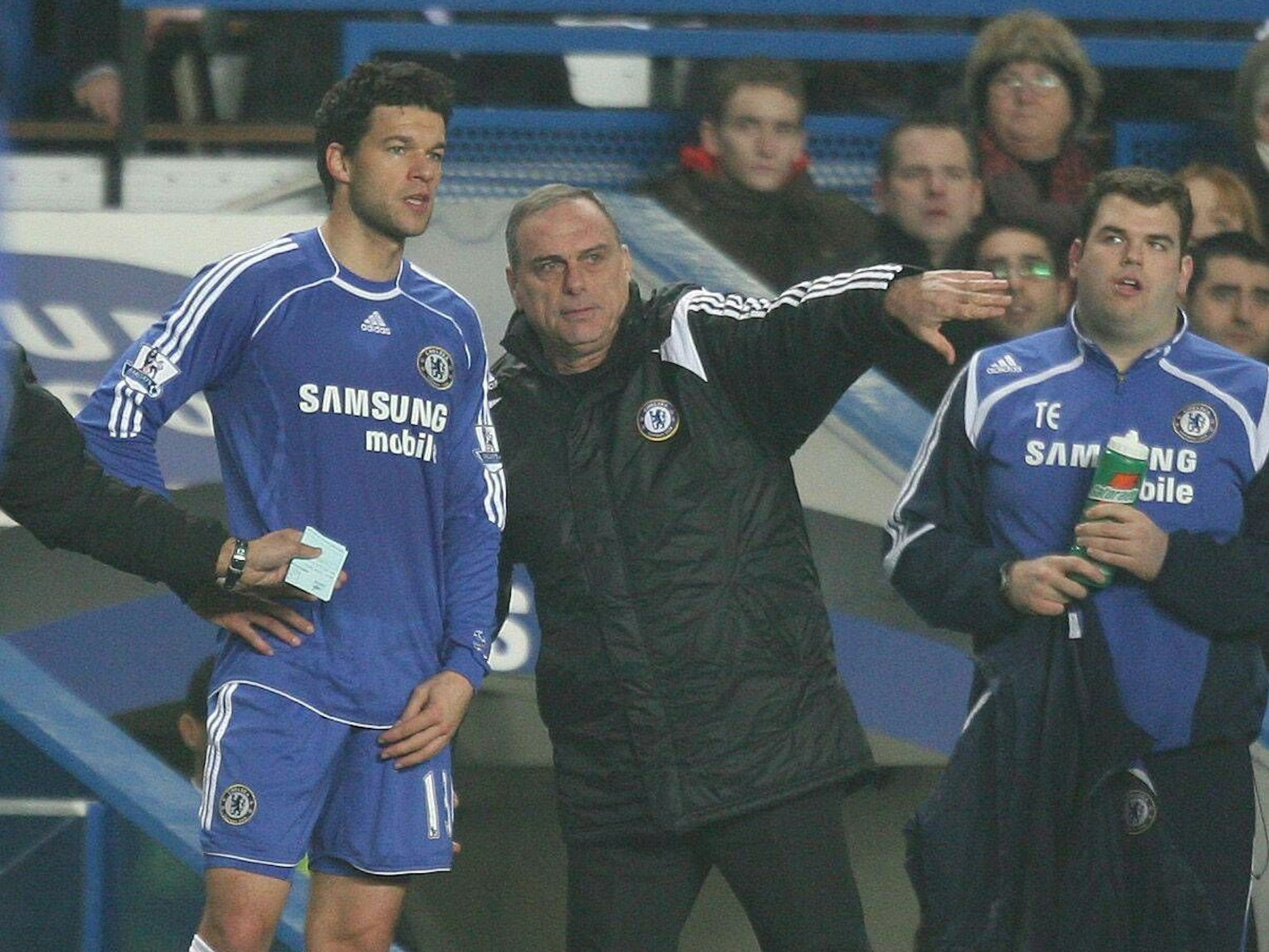 Michael Ballack und Avram Grant vom FC Chelsea bei der Einwechslung.