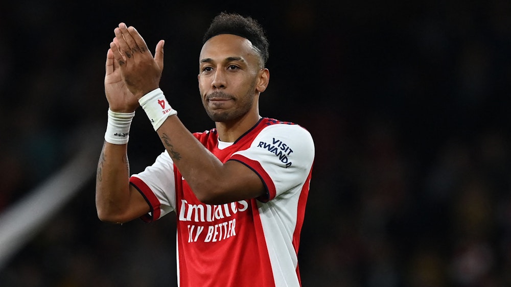 Pierre-Emerick Aubameyang klatscht nach einem Spiel des FC Arsenal in die Hände