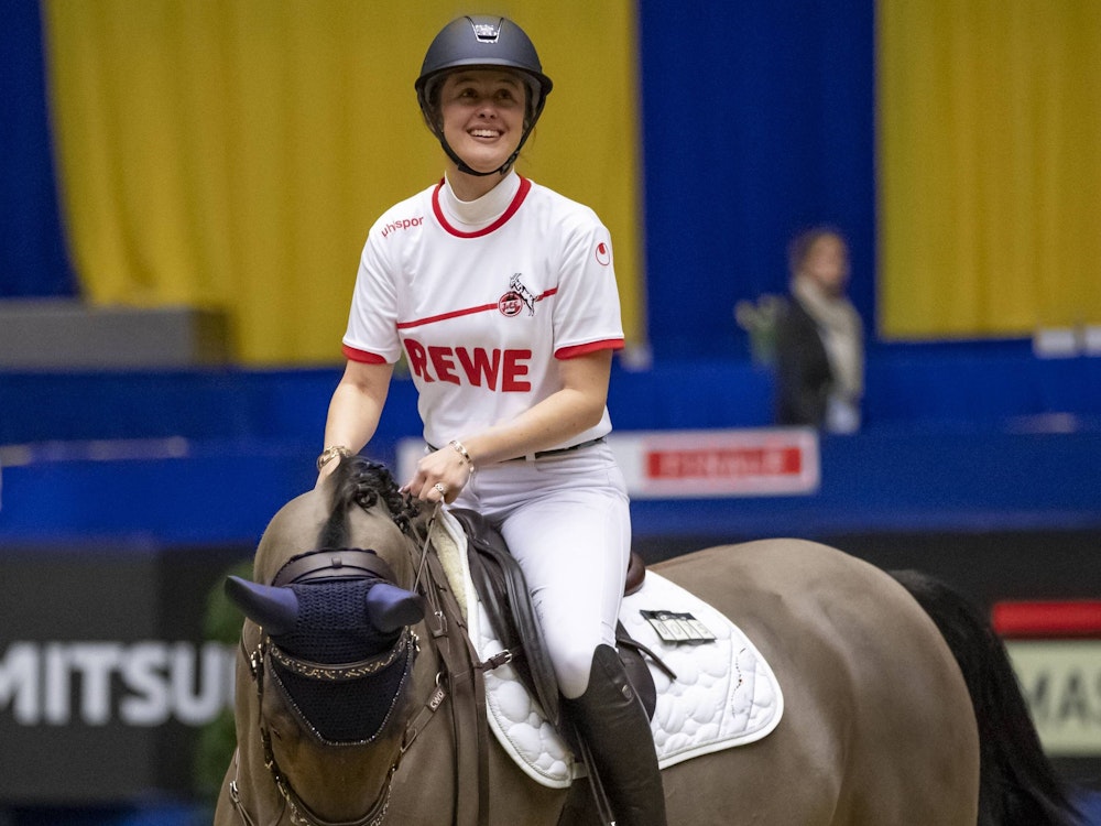 Gina Maria Schumacher auf ihrem Pferd beim Dortmunder Signal Iduna Cup.