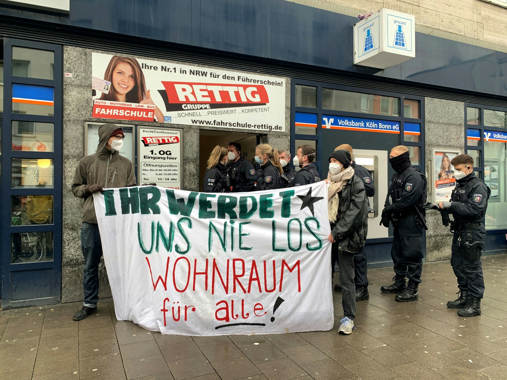 Polizeieinsatz bei einer Demo an der Frankfurter Straße in Köln-Mülheim