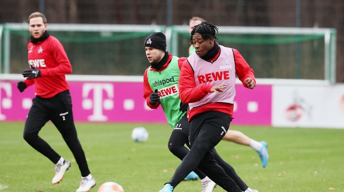 Bright Arrey-Mbi im Training des 1. FC Köln