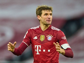 Thomas Müller gestikuliert im Spiel gegen Borussia Mönchengladbach.