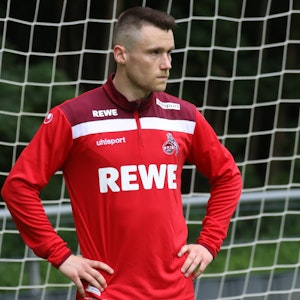 Christian Clemens steht beim 1. FC Köln auf dem Trainingsplatz.
