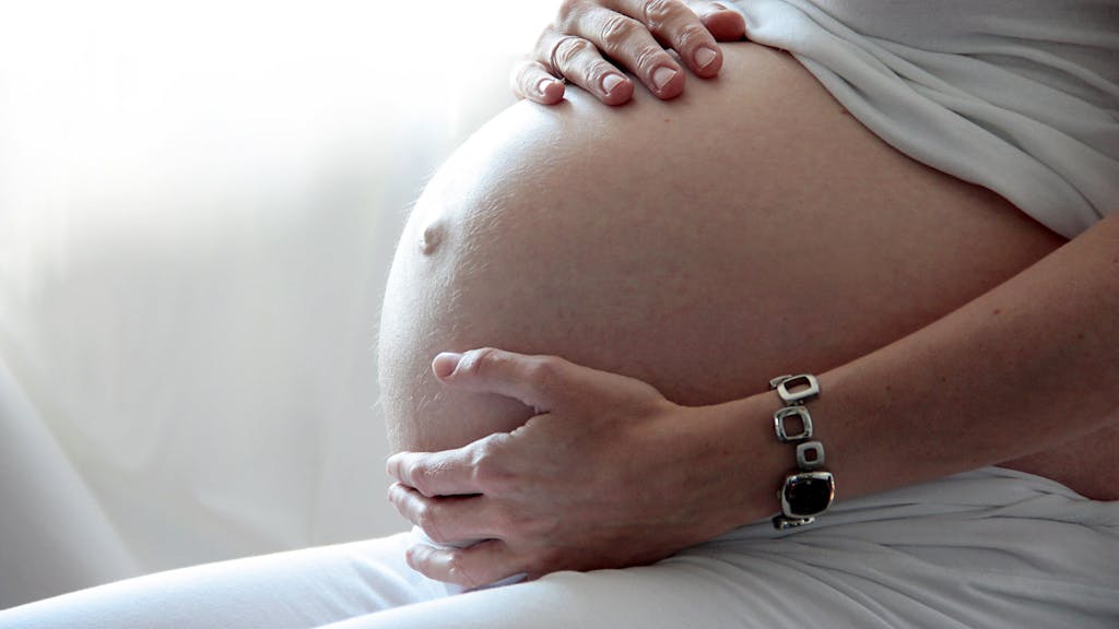 Die Schwangere (hier ein Symbolfoto) berichtet, dass auch ihr letztes Baby sehr schwer gewesen sei.