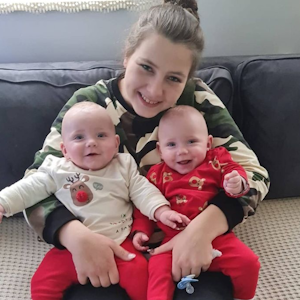 Sarafina Wollny, hier auf einem Instagram-Schnappschuss am 19. Dezember. Die junge Mutter muss ihre Söhne nun zur Physiotherapie bringen.