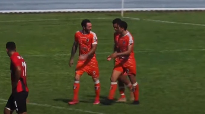 Die Spieler von AS Pirae aus Tahiti jubeln im Ligaspiel gegen AS Central Sport.