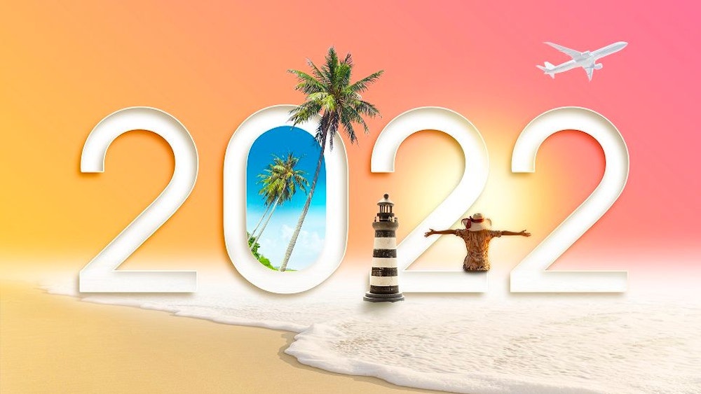 Die Zahl 2022 steht in der Brandung. Aus der Null ragt eine Palme.