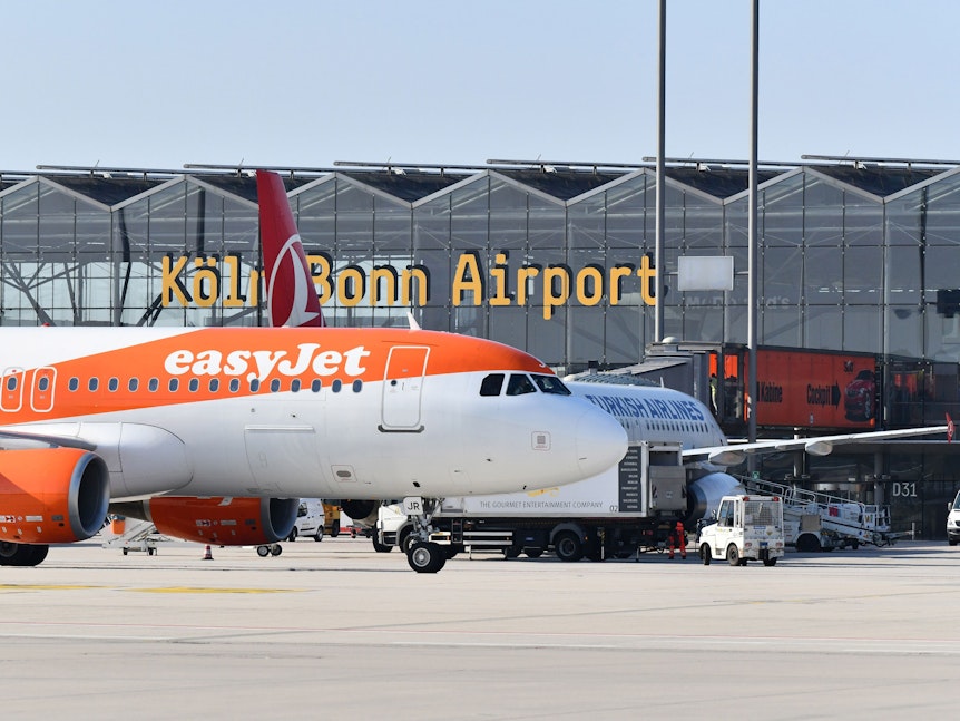 Flieger von Easyjet am Flughafen Köln/Bonn.