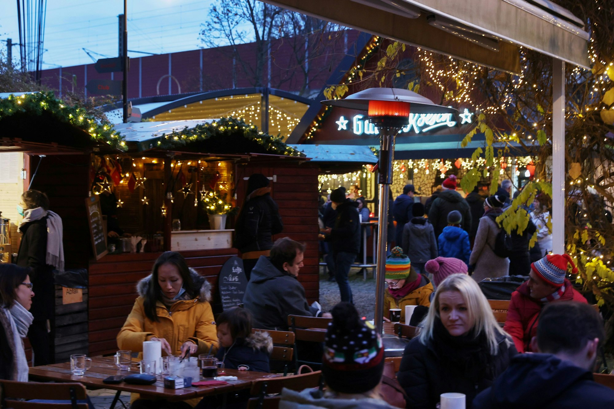 Köln: Weihnachtsmarkt im Herbrands in Ehrenfeld