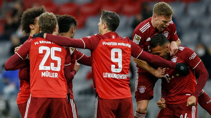 Der FC Bayern jubelt am Samstag (5. Februar 2022) über den Heimsieg gegen RB Leipzig.