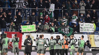 Am Samstag gab's für Borussia Mönchengladbach ein 1:1 bei Arminia Bielefeld. Die Fans reagierten gespalten auf das Remis in Ostwestfalen.