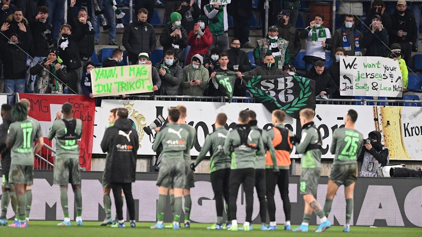 Am Samstag gab's für Borussia Mönchengladbach ein 1:1 bei Arminia Bielefeld. Die Fans reagierten gespalten auf das Remis in Ostwestfalen.