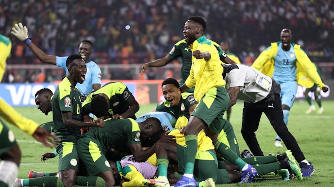 Der Senegal feiert nach dem Finalsieg über Ägypten den ersten Titel beim Afrika-Cup.