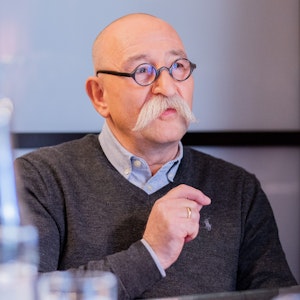 Das Foto zeigt den Moderator Horst Lichter auf einem Foto im Savoy Hotel in Köln im April 2021.